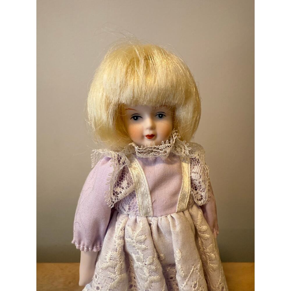 Vintage Collectible Doll Light Purple Victorian-style Dress w White Lace - Picture 9 of 10
